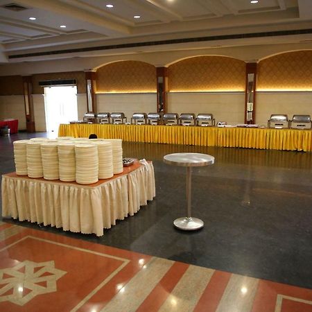 Hotel Swagath Grand Nagole Hyderabad Exteriör bild