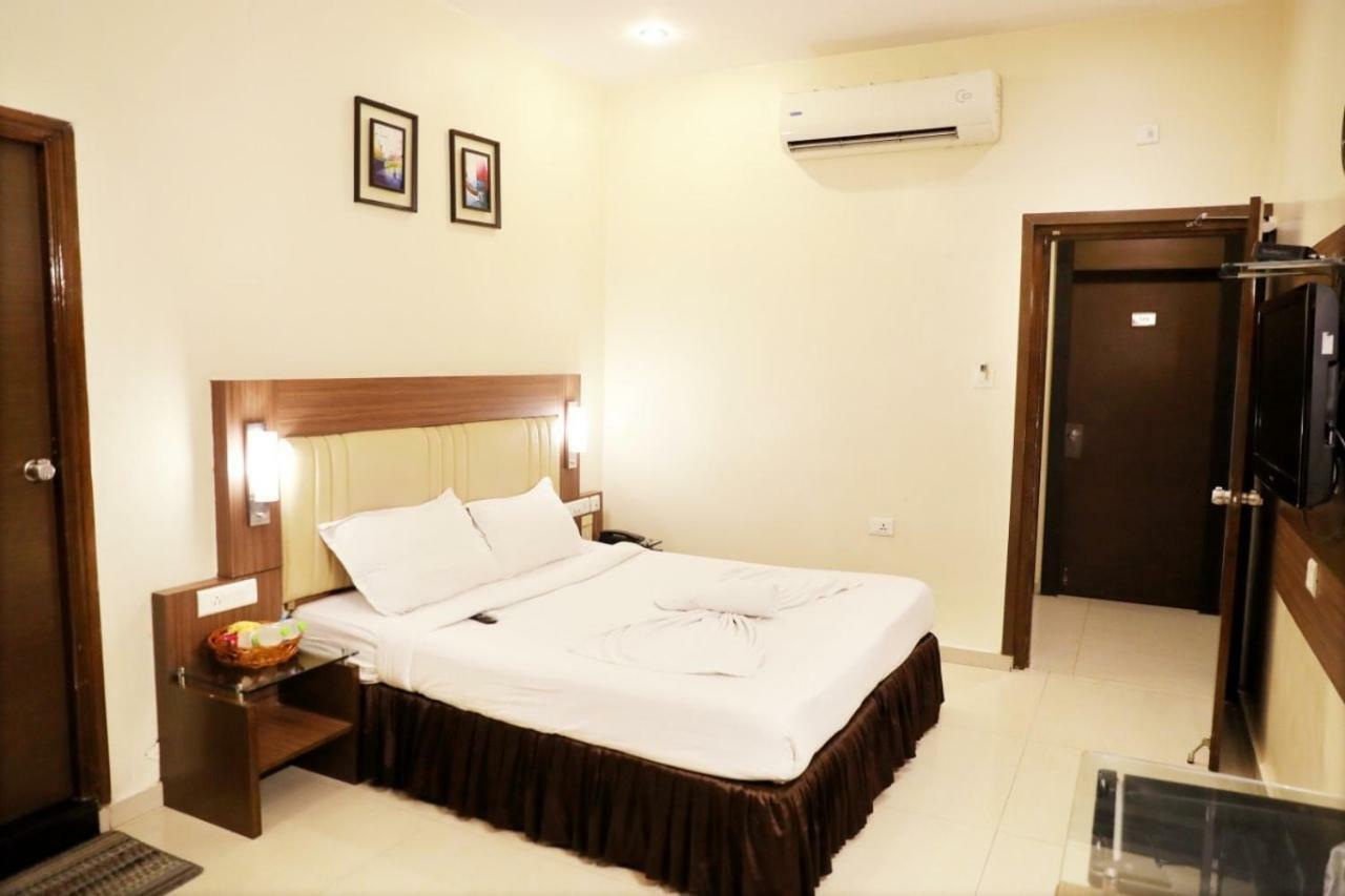 Hotel Swagath Grand Nagole Hyderabad Exteriör bild