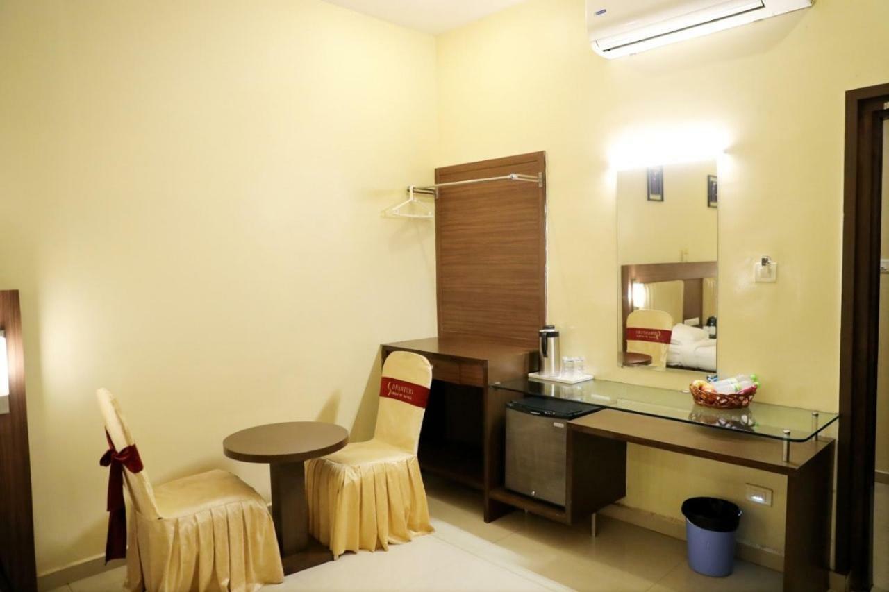 Hotel Swagath Grand Nagole Hyderabad Exteriör bild